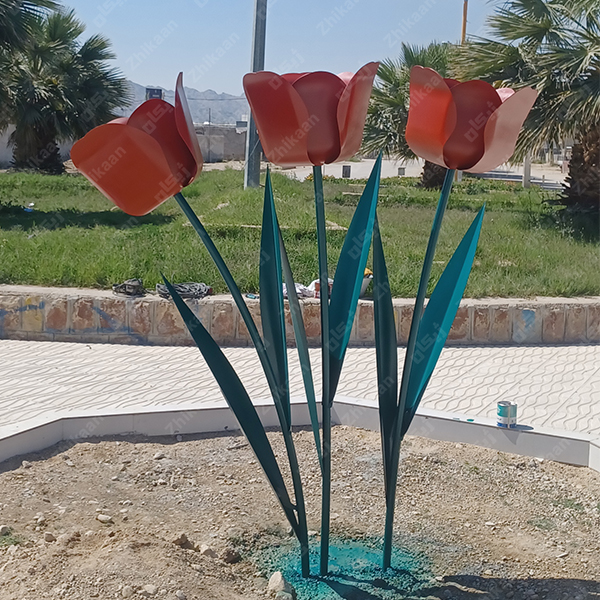 المان شهری گل لاله فلزی