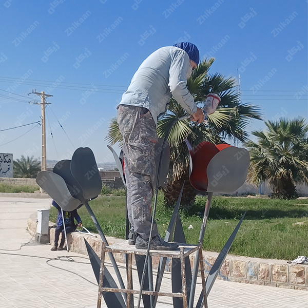 المان شهری گل لاله فلزی