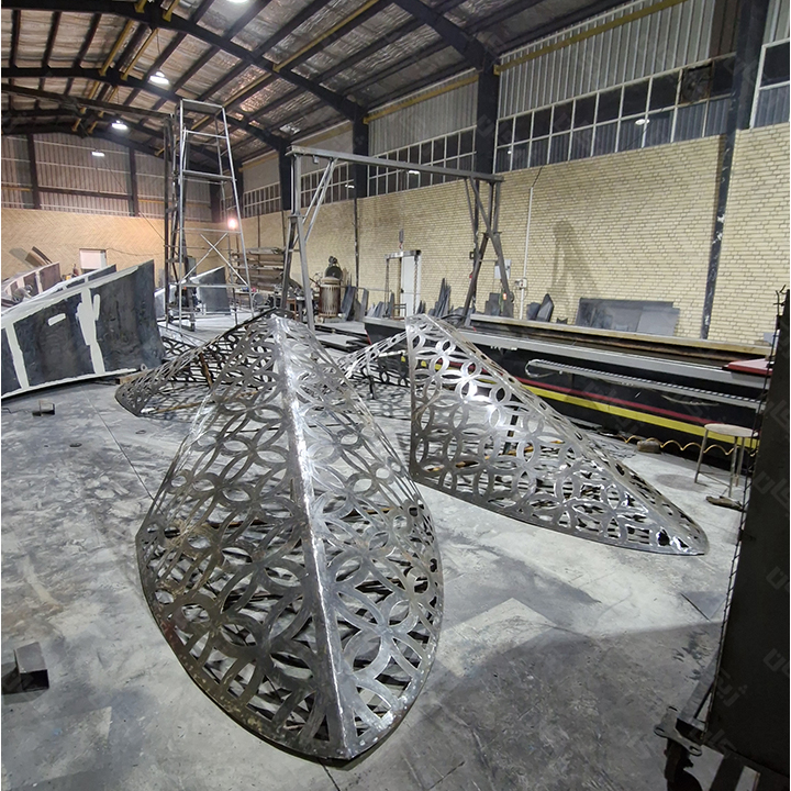 المان شهری فلزی میدان انقلاب پارسیان